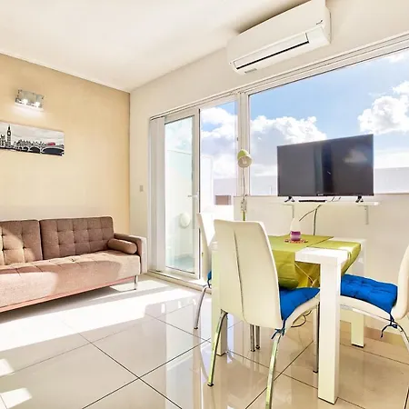 Lägenhet Mc2 - Penthouse With Terrace In Centrally Located! Msida